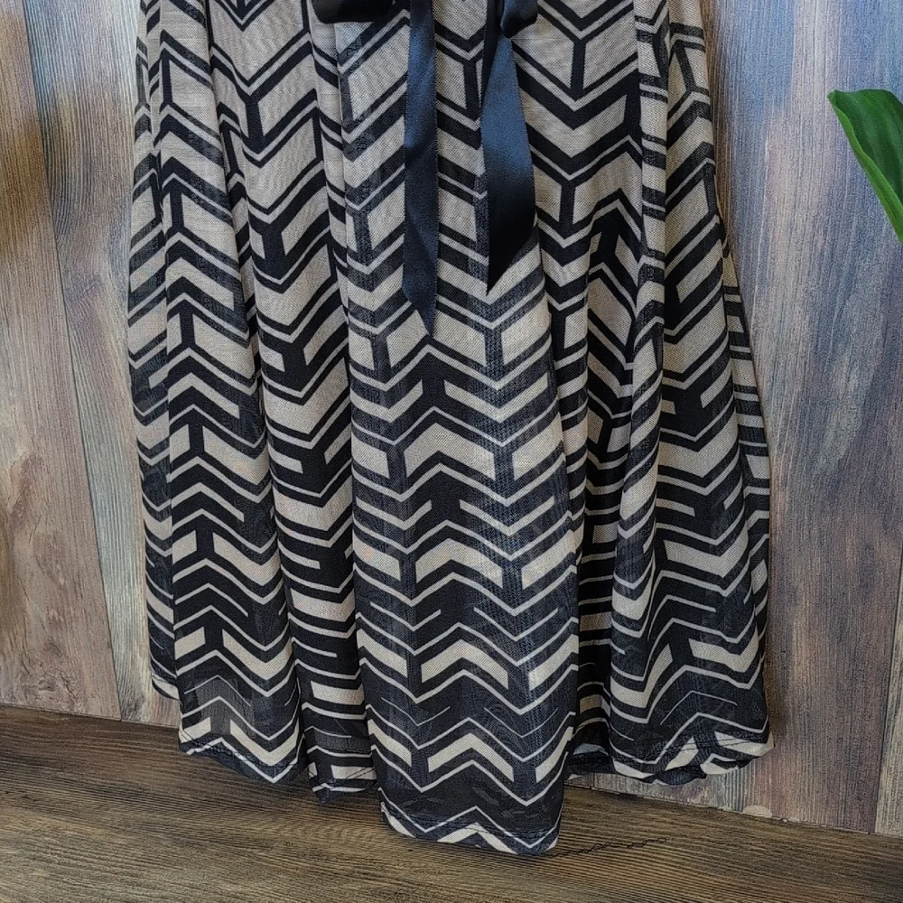 Haani Black and Tan Chevron Midi Sleeveless Petite Dress PM C500 - Picture 4 of 10